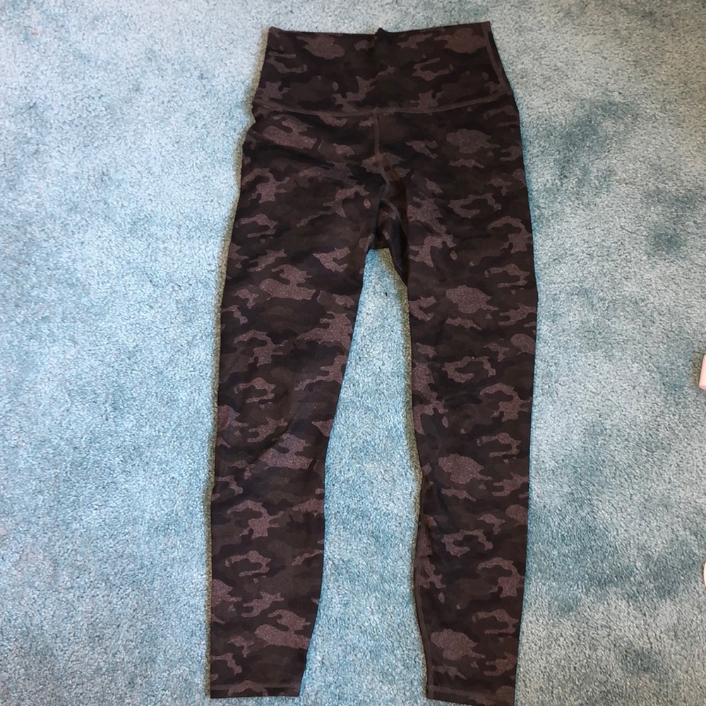 Fabletics printed power hold 7/8 camo leggings
